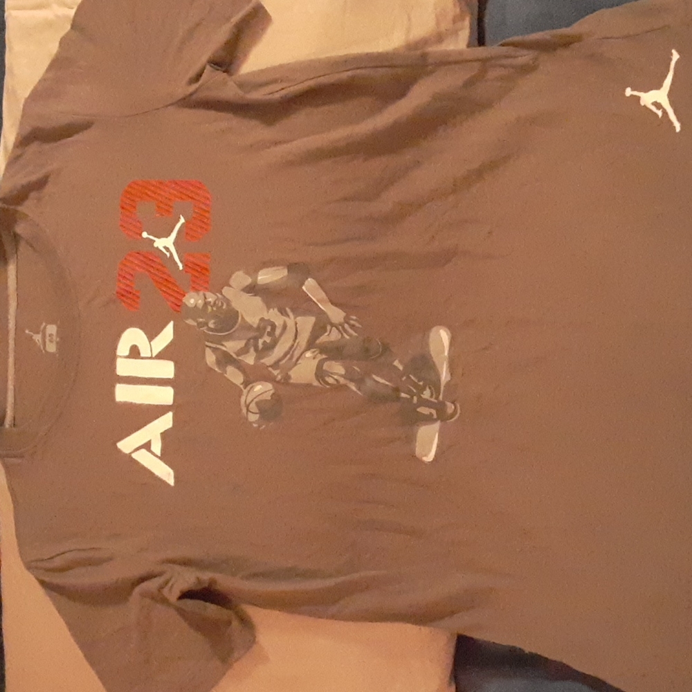 Boy's Air Jordan T-shirt, great condition.